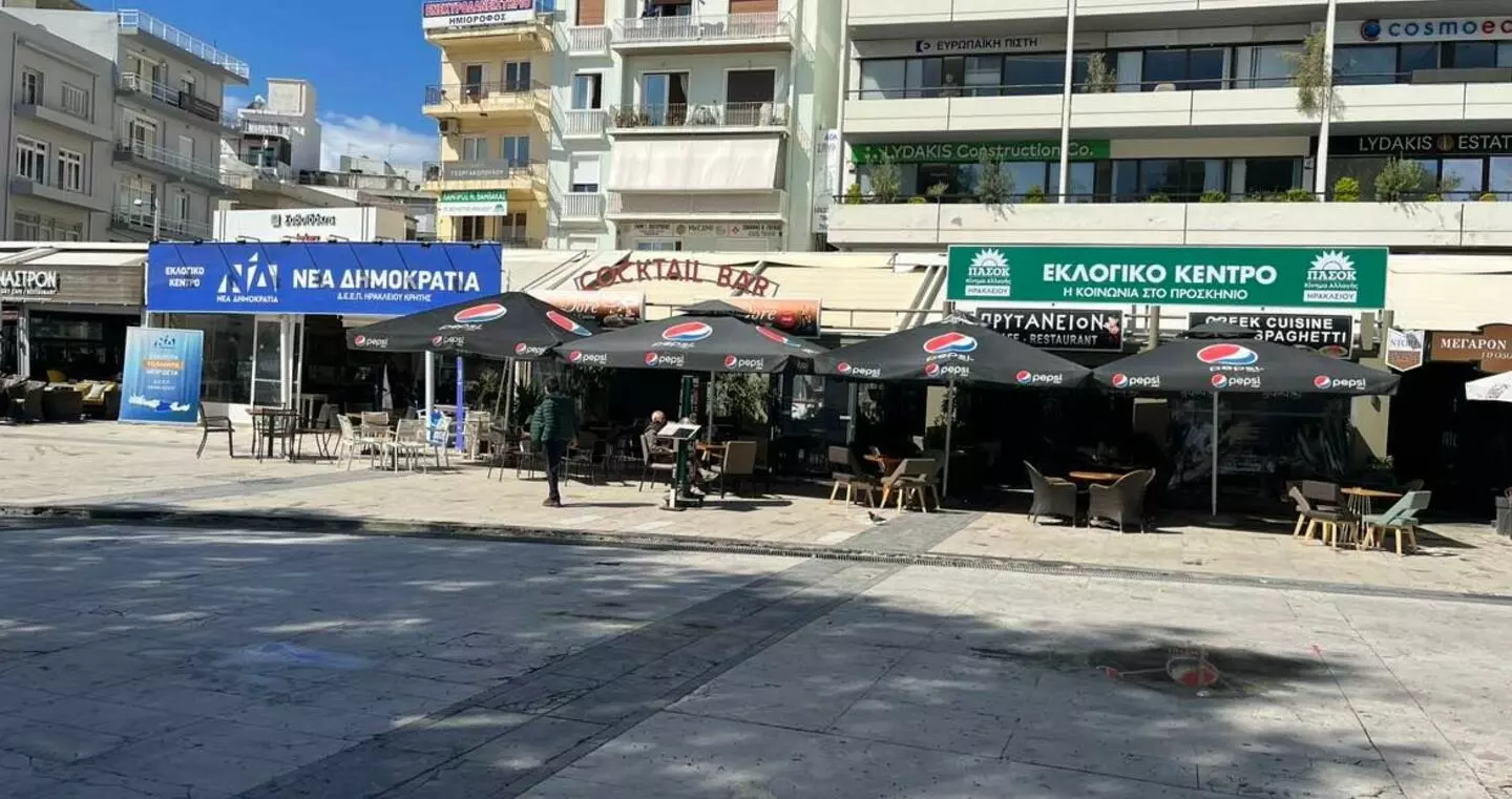 Δίπλα δίπλα τα εκλογικά κέντρα ΝΔ και ΠΑΣΟΚ!