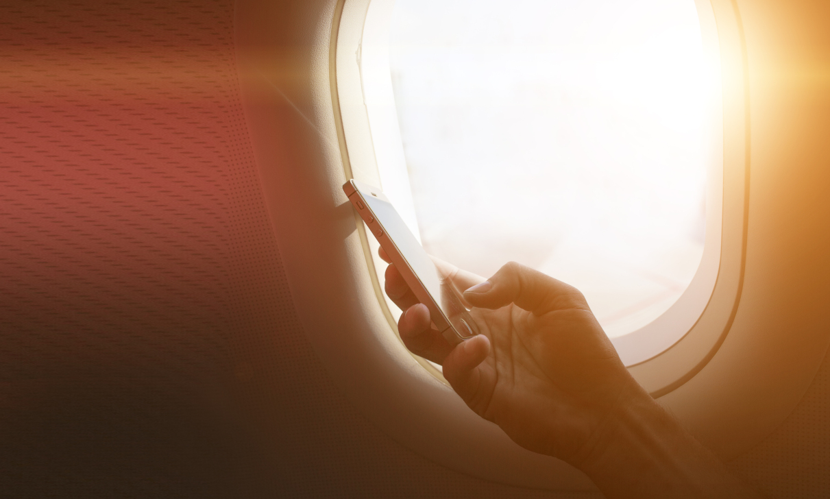 Όχι αυτό που πίστευες: Γιατί πρέπει να έχουμε τα κινητά σε λειτουργία πτήσης στα αεροπλάνα