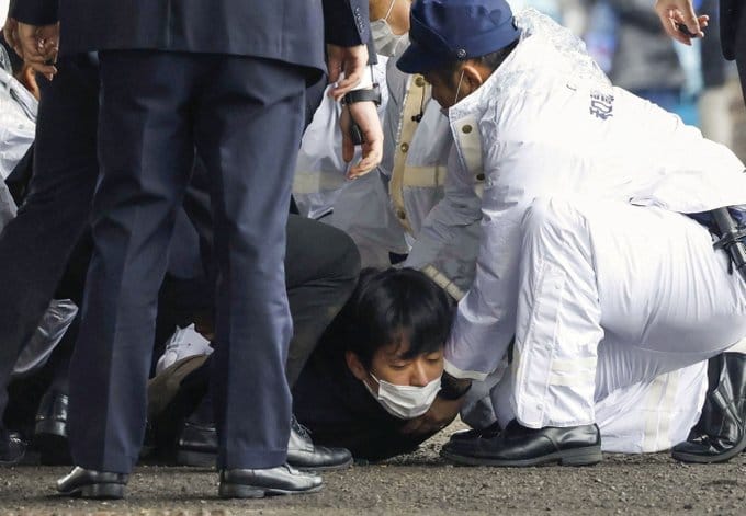 Συνελήφθη 24χρονος μετά την έκρηξη με στόχο τον πρωθυπουργό της Ιαπωνίας