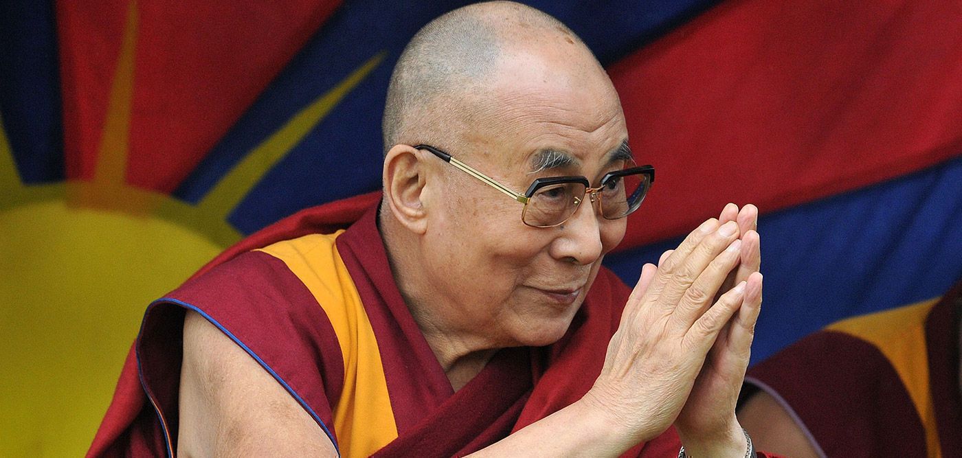 Σάλος με τον Δαλάι Λάμα: Το βίντεο που τον «καίει» – Είπε σε μικρό αγοράκι «ρούφηξε τη γλώσσα μου»