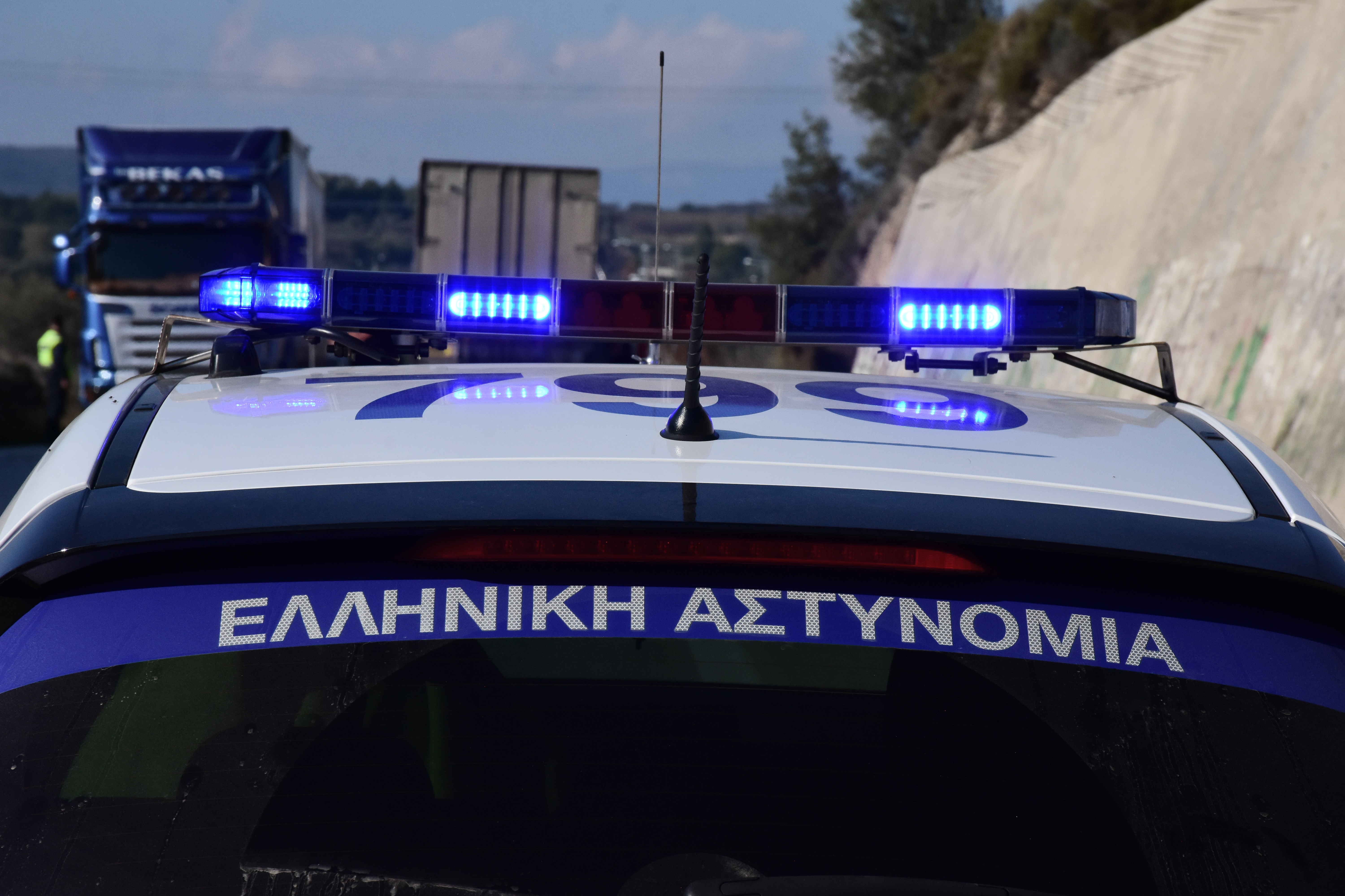 Βίντεο ντοκουμέντο από τη ληστεία σε βενζινάδικο στο Πέραμα – Απείλησαν τον υπάλληλο με μαχαίρι