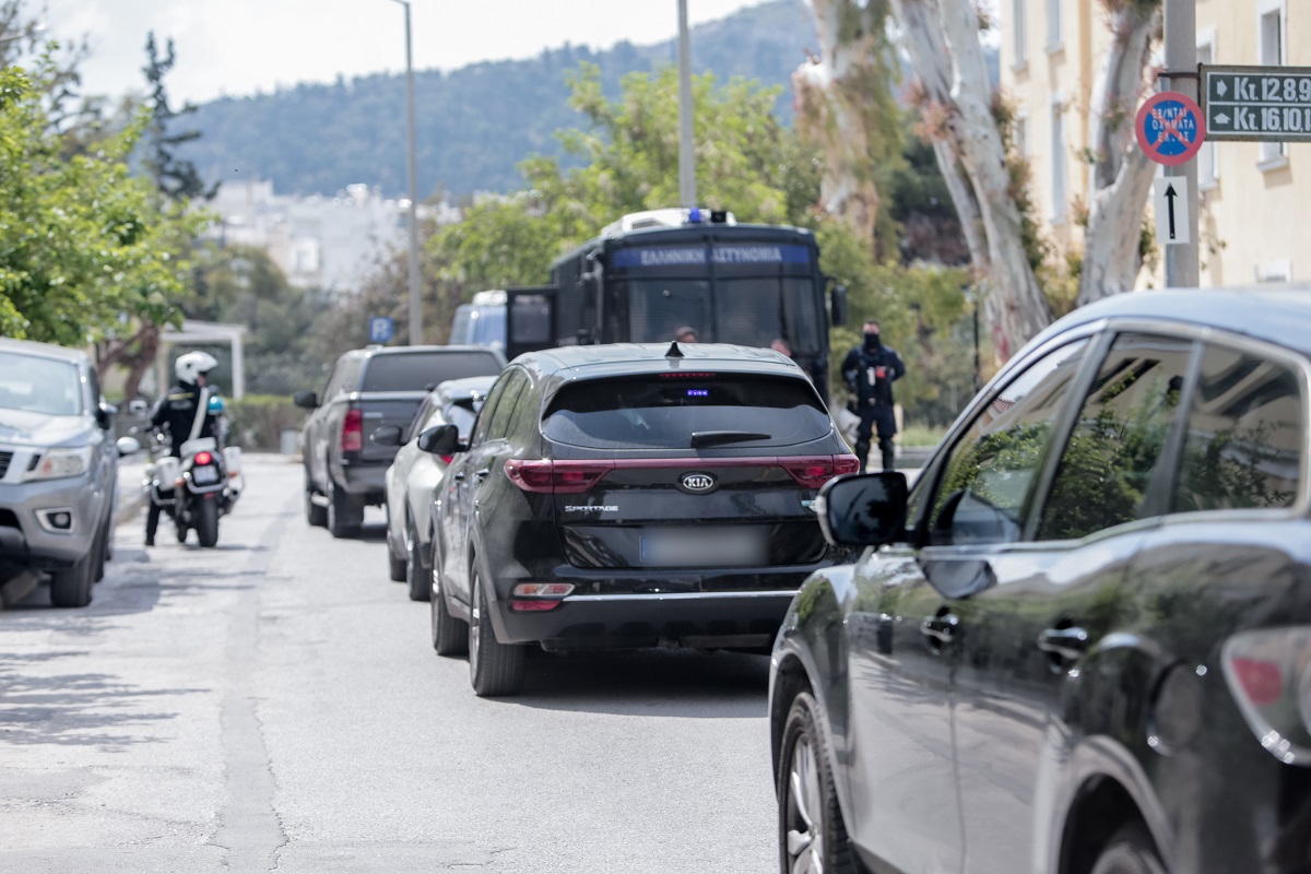 Απολογία θρίλερ στην υπόθεση Καραϊβάζ: Στη φυλακή οι δύο Μανιάτες