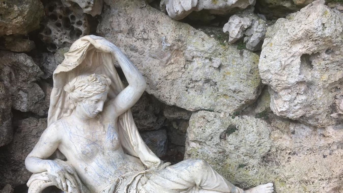 Βρετανία: Βανδάλισαν το 200 ετών άγαλμα της νύμφης Σαμπρίνα με μπλε μαρκαδόρο