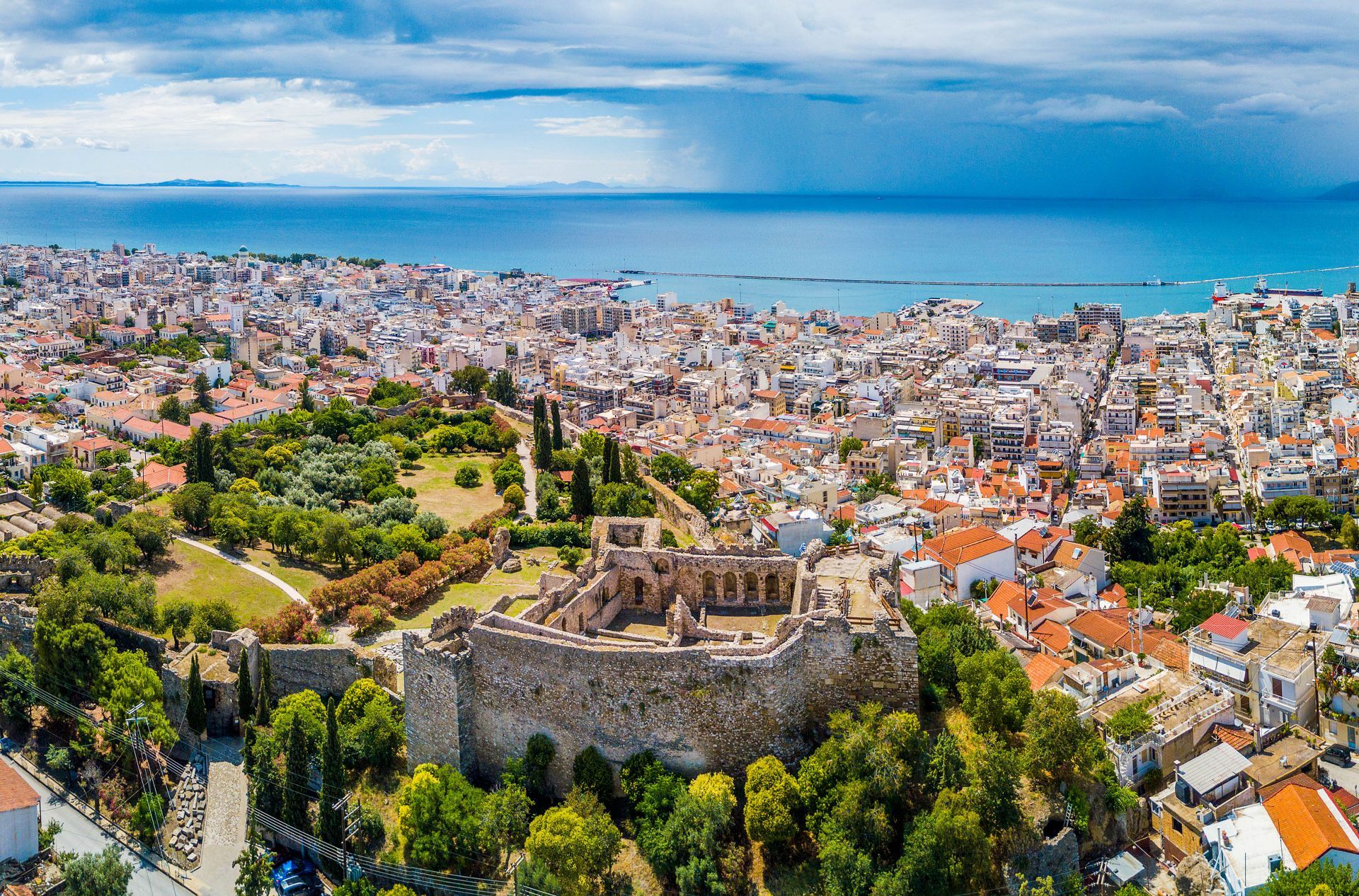 Τρία κόμματα, ένας υποψήφιος!