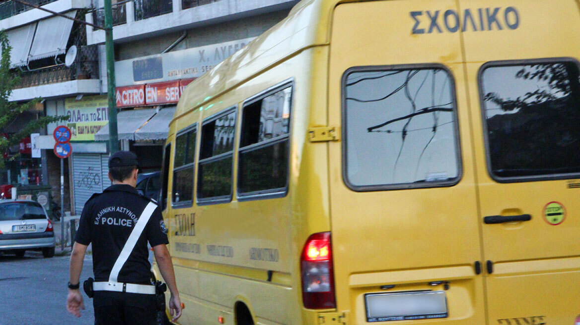 Καλύβια: Συνελήφθη οδηγός σχολικού που μετέφερε μαθητές χωρίς δίπλωμα