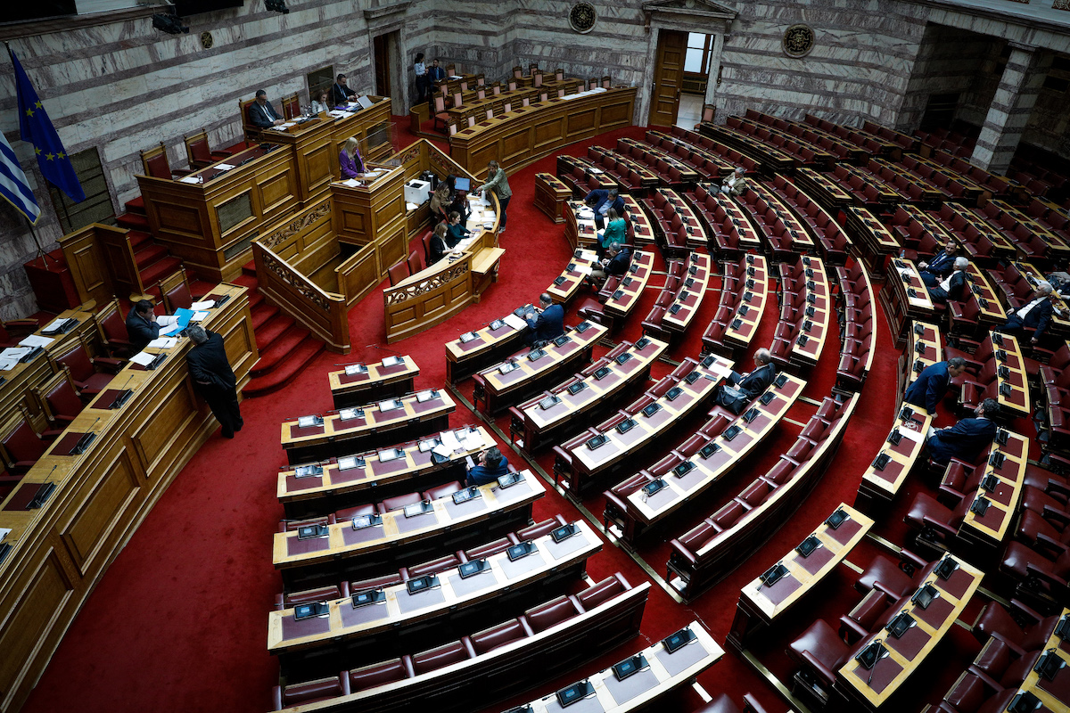 Με το βλέμμα στις εκλογές πηγαίνουν οι βουλευτές στην Ολομέλεια