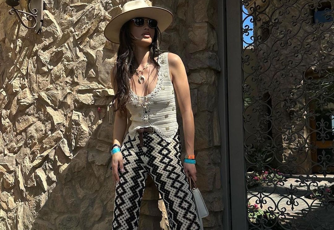 Αυτό το παντελόνι, θα σε μεταμορφώσει σε hippie girl και θα φέρει το καλοκαίρι στην ντουλάπα σου