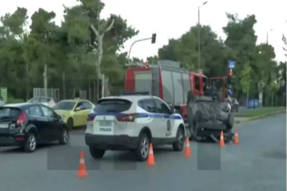 Βίντεο από σοβαρό τροχαίο στη Μαραθώνος – ΙΧ χτυπά σε ΚΑΦΑΟ και αναποδογυρίζει