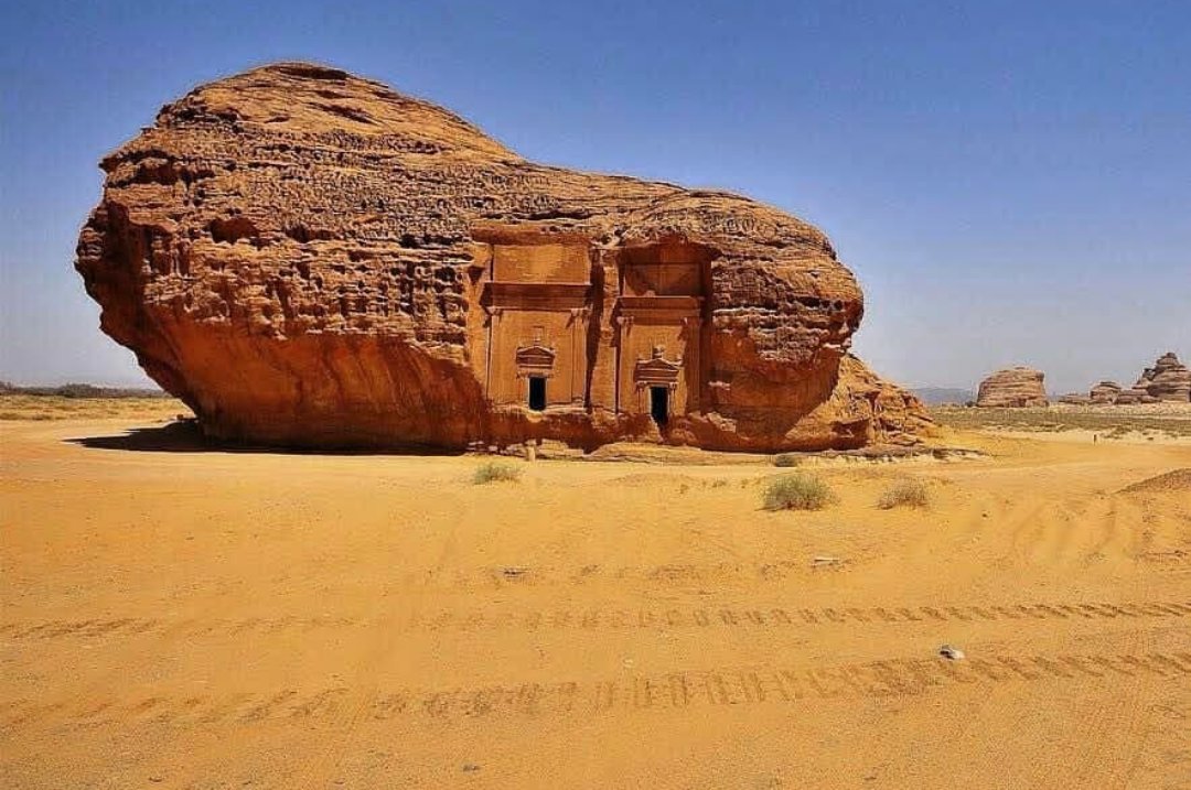 Χέγκρα: Η ιστορία ενός ολόκληρου πολιτισμού απλώνεται επιβλητικά στην Σαουδική Αραβία θυμίζοντας την ιορδανική Πέτρα