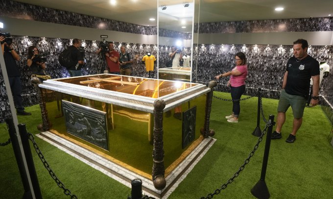 Το μαυσωλείο του Βασιλιά Πελέ άνοιξε τις πόρτες του στο λαό της Βραζιλίας