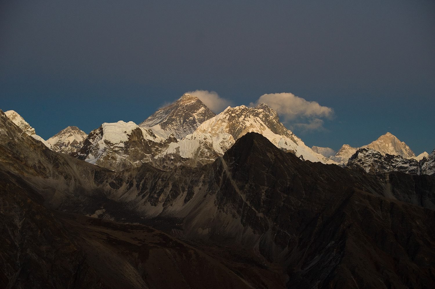 Ιμαλάια: Ορειβάτες συγκέντρωσαν τόνους πλαστικού και άλλων απορριμμάτων ακόμα και από την υψηλότερη κορυφή του κόσμου