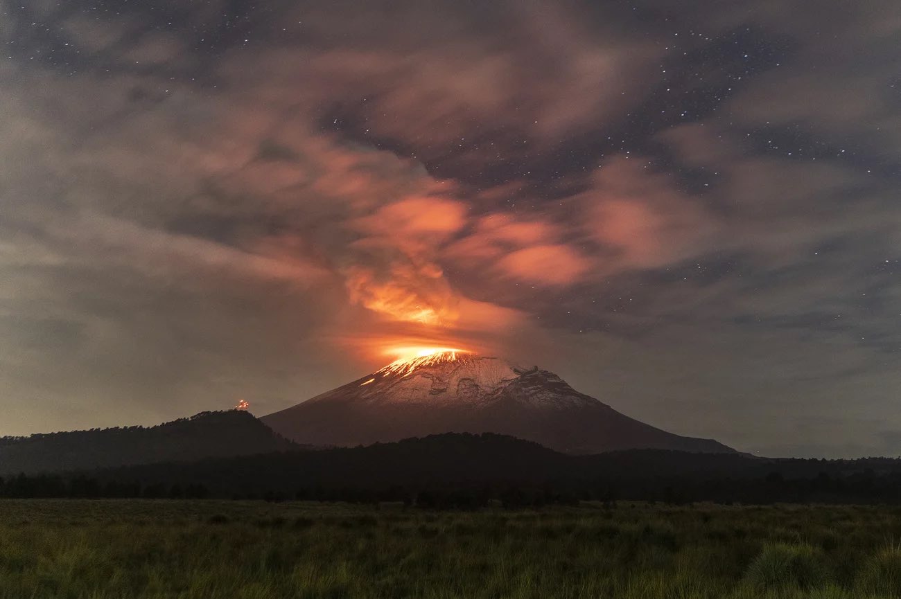 Popocatepetl: Ένα από τα πιο επικίνδυνα ηφαίστεια του κόσμου που απειλεί να εκραγεί στο Μεξικό