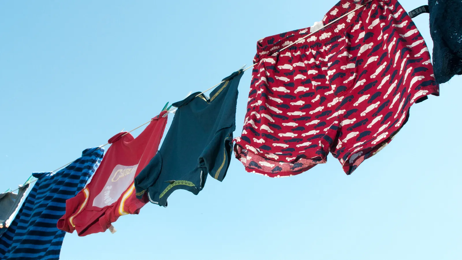 Κίνημα «Δεν Πλένω τα Ρούχα Μου»: Γιατί έγινε αυτή η νέα τάση στην Ευρώπη