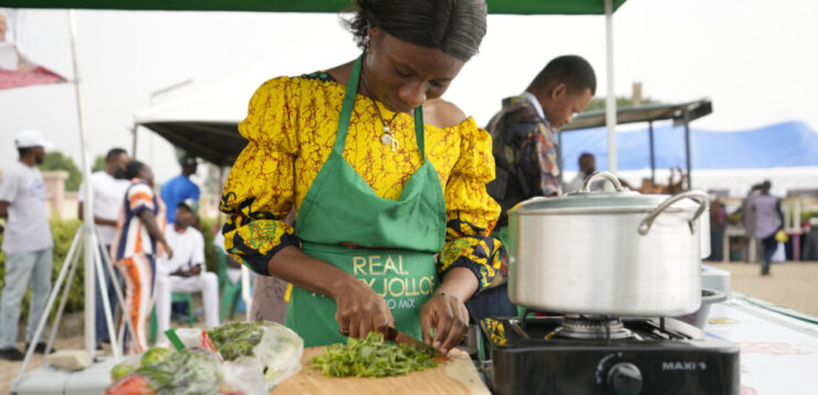 Νιγηριανή σεφ για ρεκόρ Γκίνες μαγειρεύει 100 ώρες