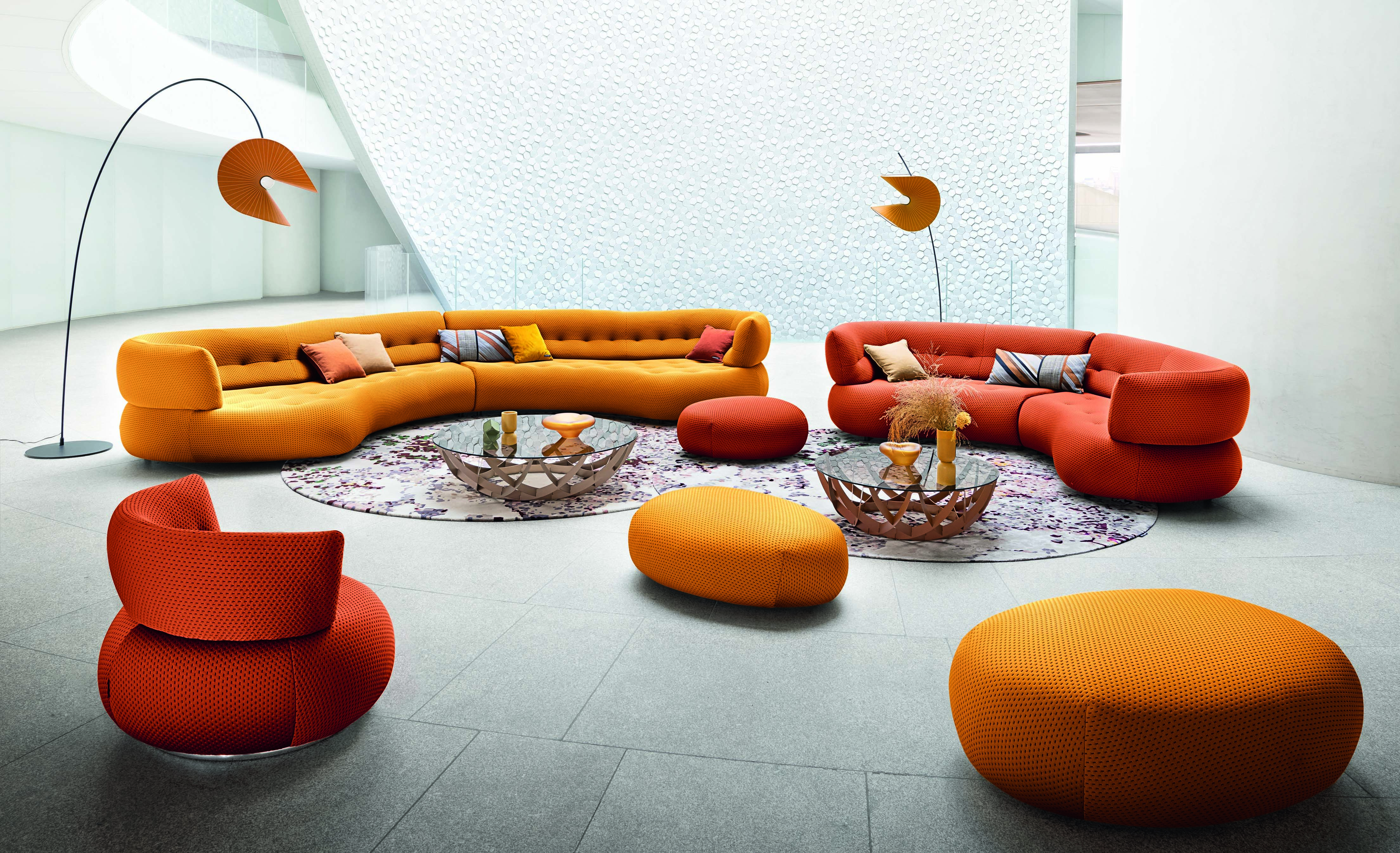 Roche Bobois: Οι νέες συλλογές του Γαλλικού οίκου έχουν καμπύλες και παιχνιδιάρικες καμπύλες