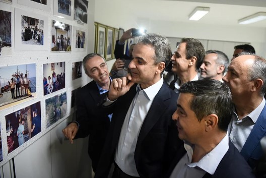 Όταν ο 18χρονος Κυριάκος είχε επισκεφθεί το Άγιο Όρος με τον πατέρα του Κωνσταντίνο Μητσοτάκη Άγιο Όρος