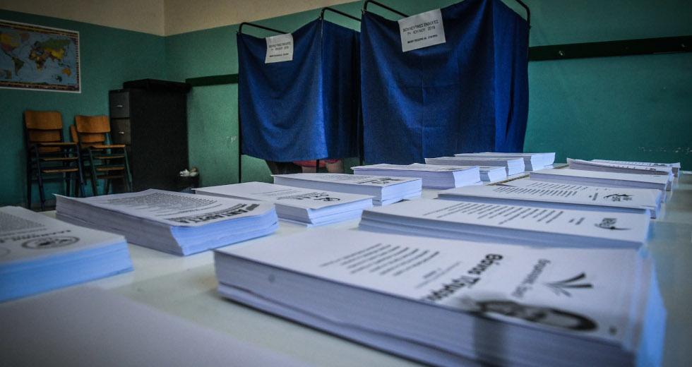Εκλογές 2023: 2.5 μονάδες κάτω η συμμετοχή σε σχέση με τον Μάιο μέχρι τις 13:00 – Το ζητούμενο 40% για την αυτοδυναμία και το ενδεχόμενο 9κομματικής Βουλής
