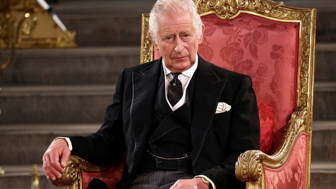 Ο Βασιλιάς Κάρολος στέλνει μήνυμα σε Χάρι & Μέγκαν: Δίνει τίτλο τιμής στον μεγαλύτερο εχθρό τους στο Παλάτι