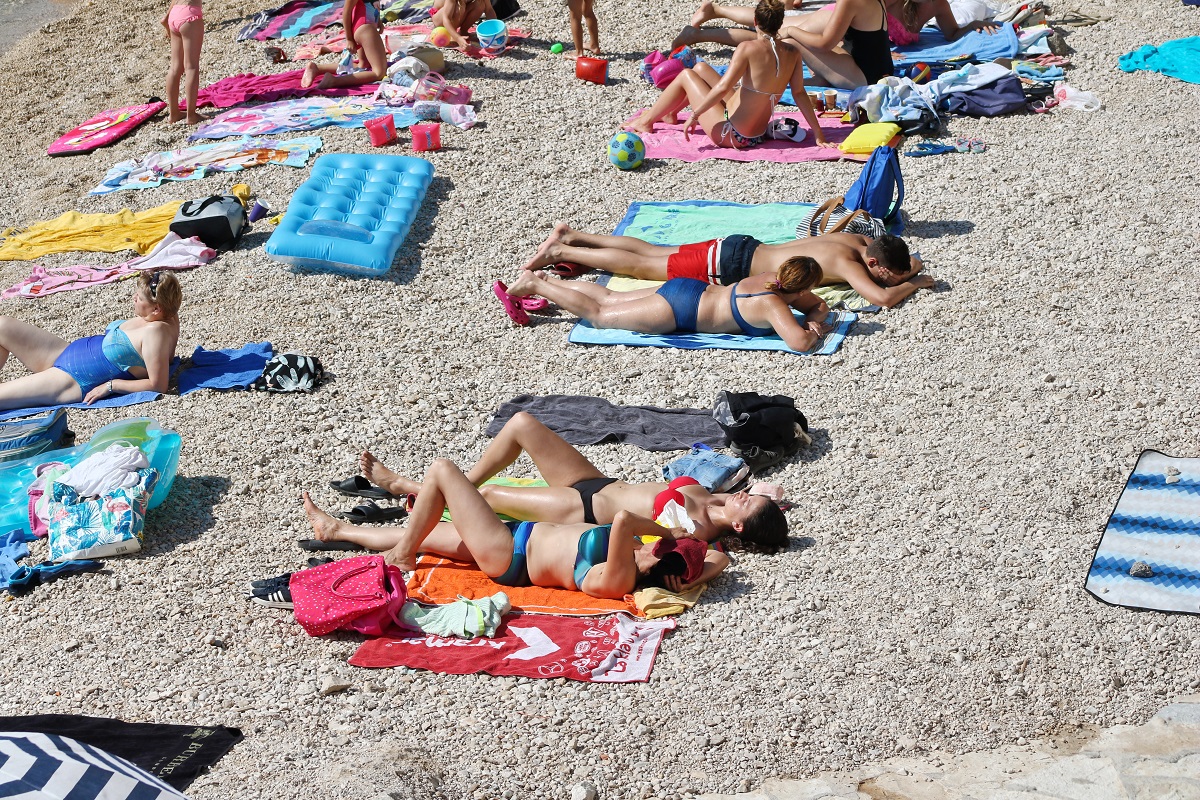 Κυκλοφορείς με το μαγιό; 200 ευρώ πρόστιμο!