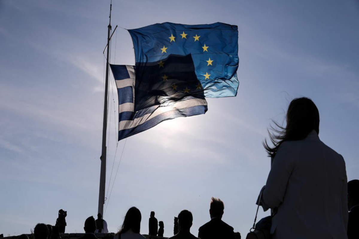 Bloomberg: Η Ελλάδα επέστρεψε στην ελίτ της επενδυτικής βαθμίδας