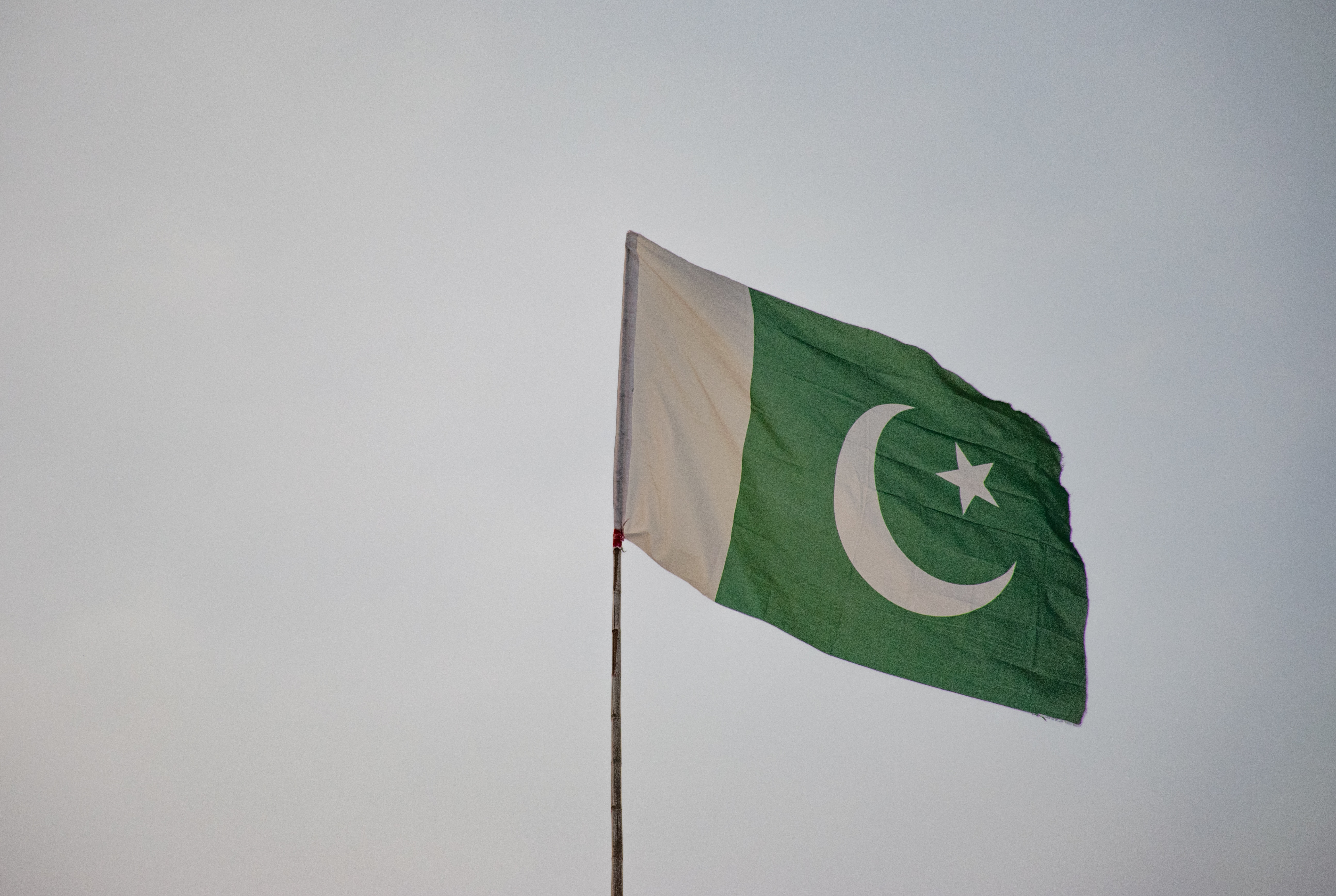 Φρικτός θάνατος για θρησκευτικό ηγέτη στο Πακιστάν – Σοκαριστικό βίντεο