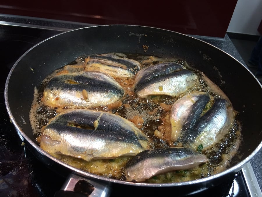 Κάρπαθος: Η ταβέρνα απαντά για το βίντεο με τα ζωντανά ψάρια στο τηγάνι – «Μεμονωμένο συμβάν»