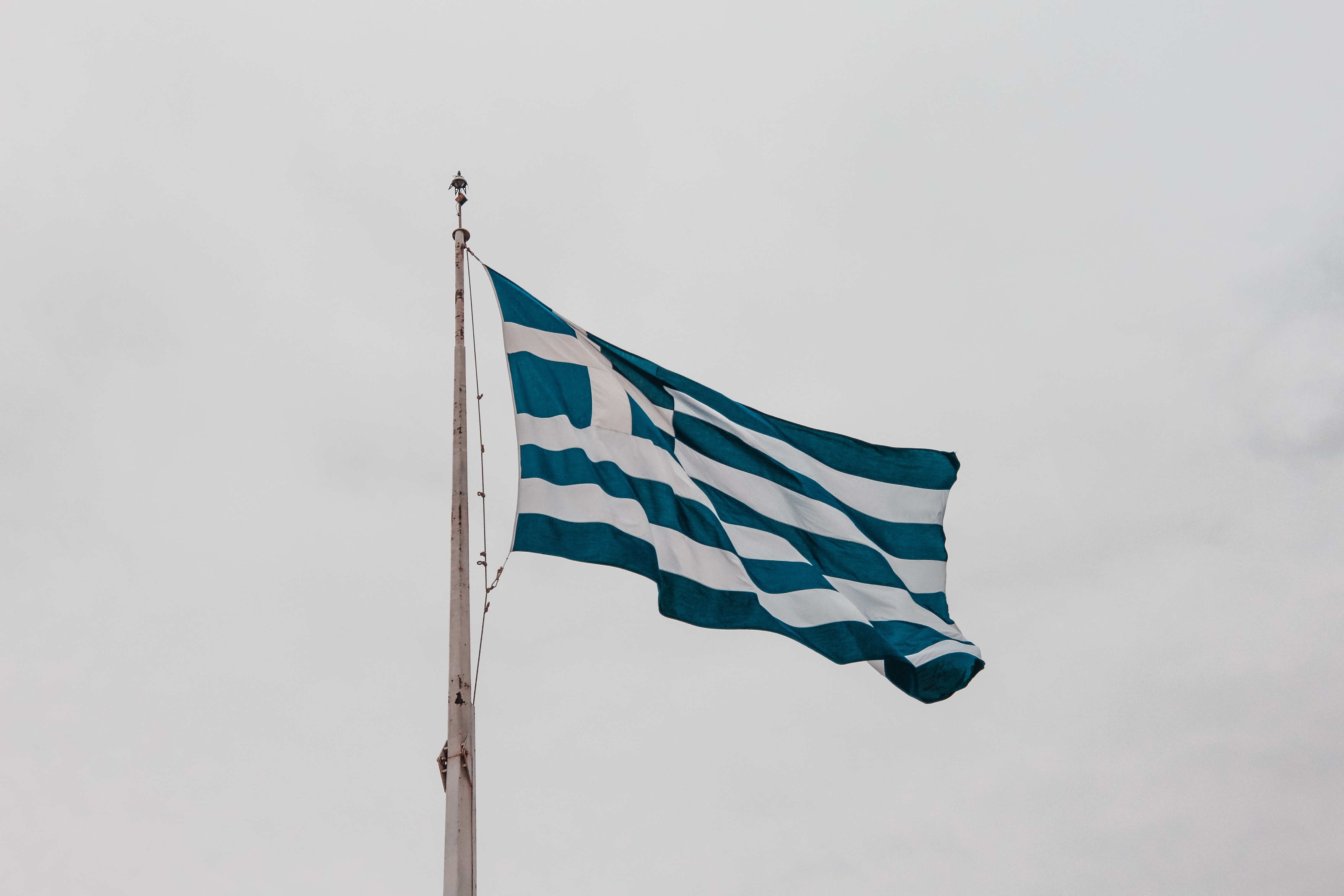 Αλεξανδρούπολη: Υψώθηκε στα σύνορα η μεγαλύτερη ελληνική σημαία 600 τ.μ.