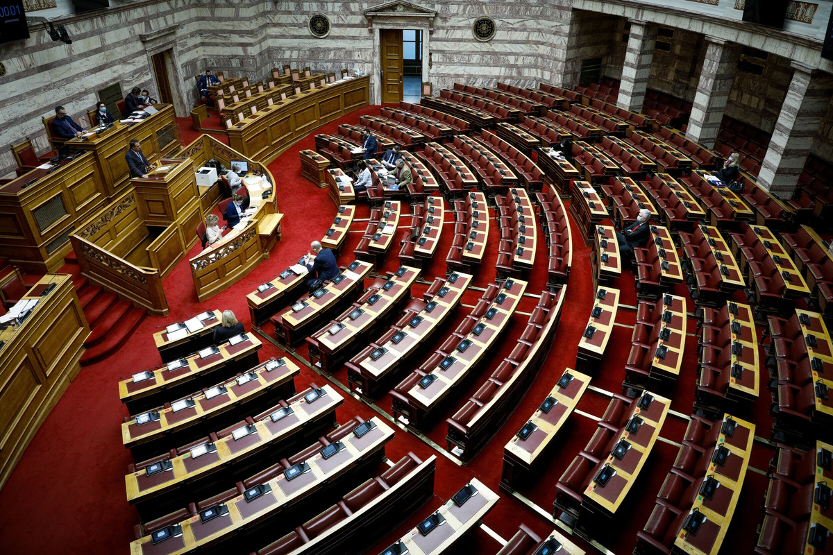 Το θρίλερ των εδρών που χάνουν ΣΥΡΙΖΑ και ΚΚΕ και το μπέρδεμα της ΝΔ