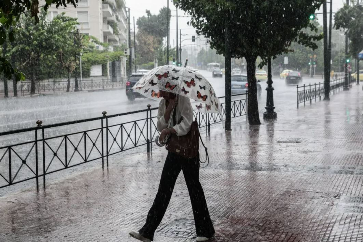 Καιρός: Βροχές, καταιγίδες και πτώση της θερμοκρασίας την Πέμπτη (vid)