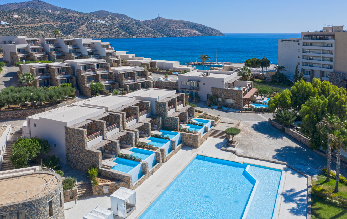 Στο Wyndham Grand Mirabello Bay στην Κρήτη θα καταλάβεις τι θα πει «διακοπές»