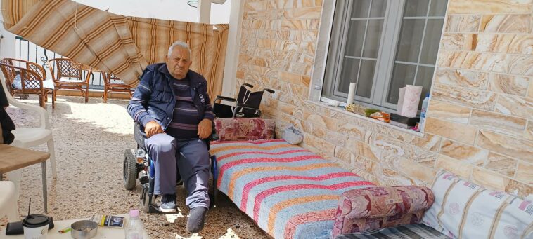 Χαλκιδική: Για 14η ημέρα ζει στο μπαλκόνι ο ανάπηρος 81χρονος που έχασε το σπίτι του σε πλειστηριασμό