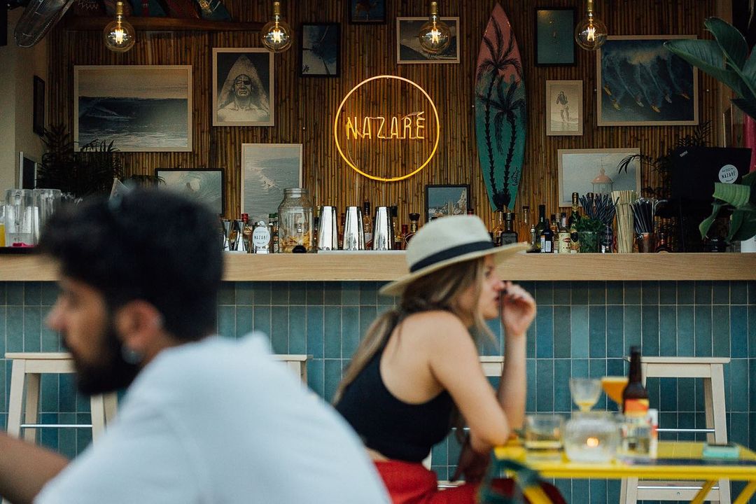 Στο Nazaré Surf Bar νομίζεις πως είσαι σε τροπικό νησί Nazaré Surf Bar