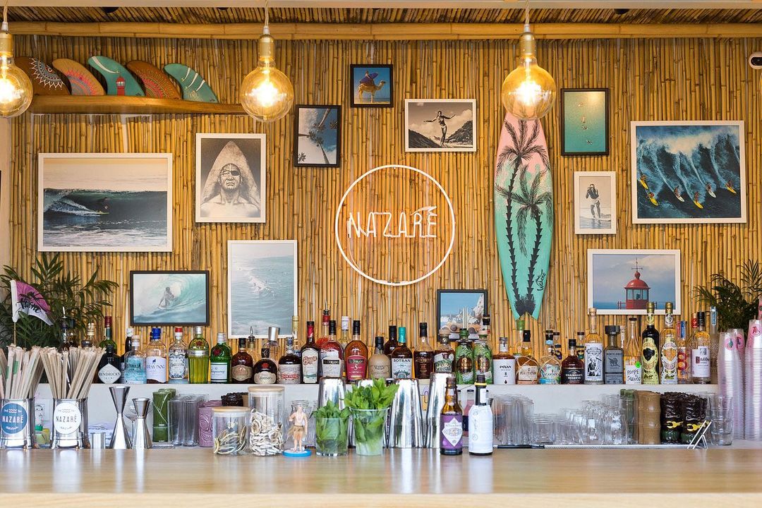 Στο Nazaré Surf Bar νομίζεις πως είσαι σε τροπικό νησί Nazaré Surf Bar