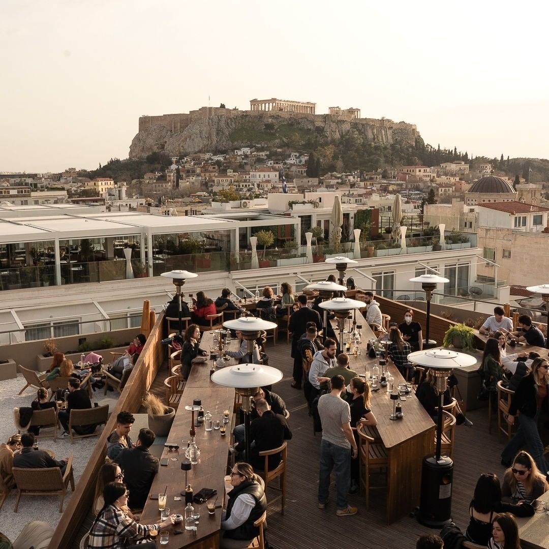 Αθηναϊκός ουρανός για ταβάνι, υπέροχη θέα και cool vibes: 5 rooftops να επισκεφθείς rooftops