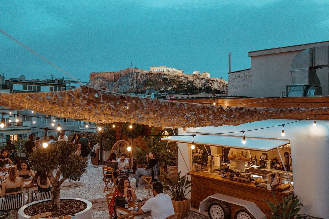 Αθηναϊκός ουρανός για ταβάνι, υπέροχη θέα και cool vibes: 5 rooftops να επισκεφθείς