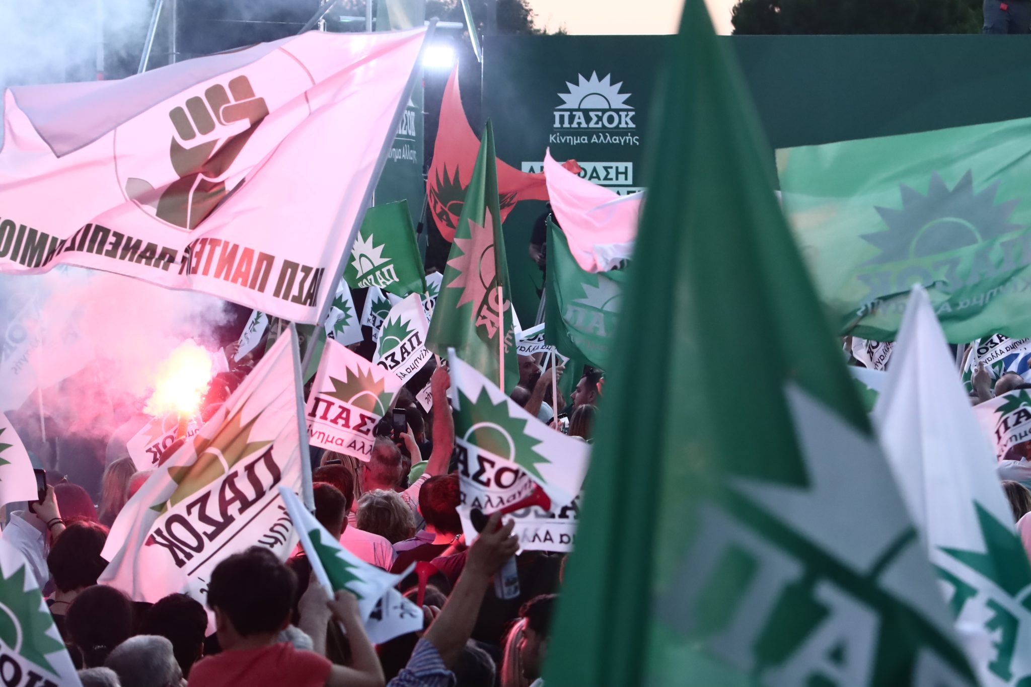 Μεγάλη άνοδος του ΠΑΣΟΚ στην περιφέρεια – Σε ποιούς νομούς βγήκε δεύτερο κόμμα