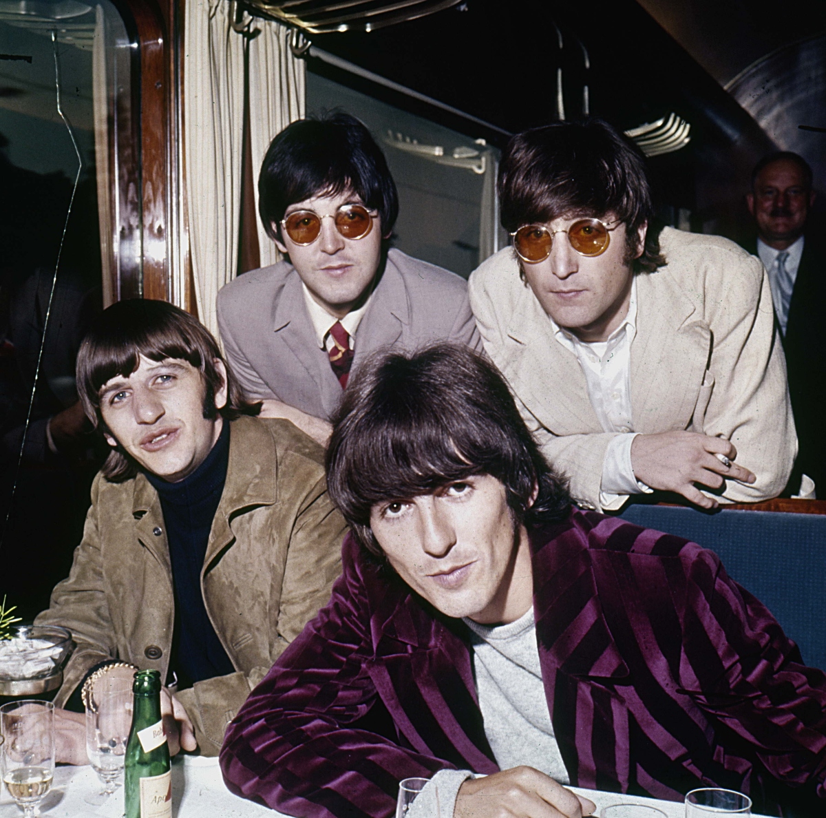 Beatles: Το τελευταίο τραγούδι «ζωντανεύει» με τη φωνή του Lennon και τη βοήθεια της τεχνητής νοημοσύνης
