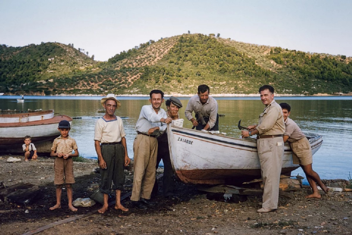 Όταν ο Robert McCabe φωτογράφιζε μία άλλη Ελλάδα – Οι φωτογραφίες του εμβληματικού φωτογράφου στο Συνεδριακό Κέντρο Δελφών