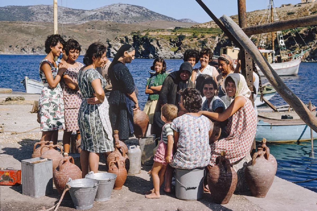 Όταν ο Robert McCabe φωτογράφιζε μία άλλη Ελλάδα – Οι φωτογραφίες του εμβληματικού φωτογράφου στο Συνεδριακό Κέντρο Δελφών Robert McCabe