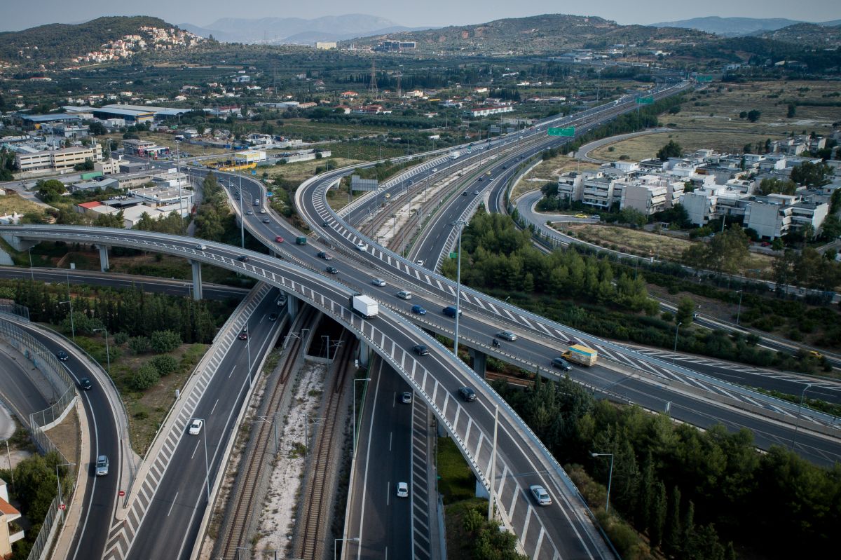 Πού θα φτάσει το κόστος διοδίων της Αττικής Οδού μετά την πενταετία – Χρέωση 30% πάνω τις ώρες αιχμής