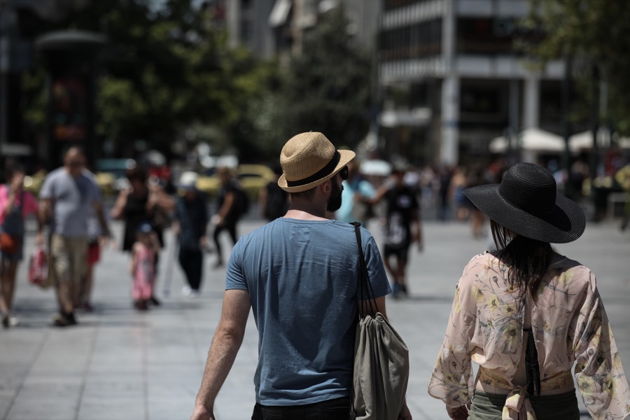 Καύσωνας Κλέων: Εγκύκλιος για μέτρα στο Δημόσιο – Τι προβλέπει για τηλεργασία και ευπαθείς ομάδες