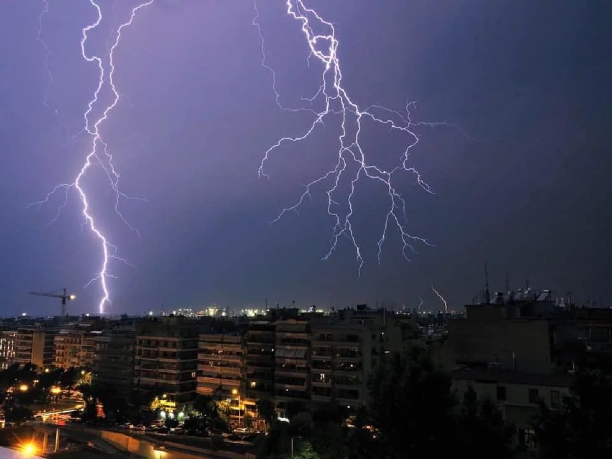 Βροχές, πλημμύρες, κεραυνοί και διακοπές ρεύματος – Σφοδρή κακοκαιρία στη Βόρεια Ελλάδα