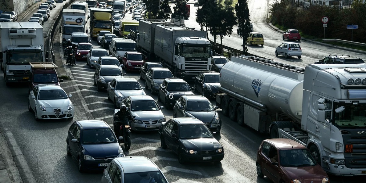 Κηφισός: Κλειστή η αριστερή λωρίδα κυκλοφορίας – Άτομο έπεσε στο ποτάμι, σε εξέλιξη επιχείρηση ανάσυρσης