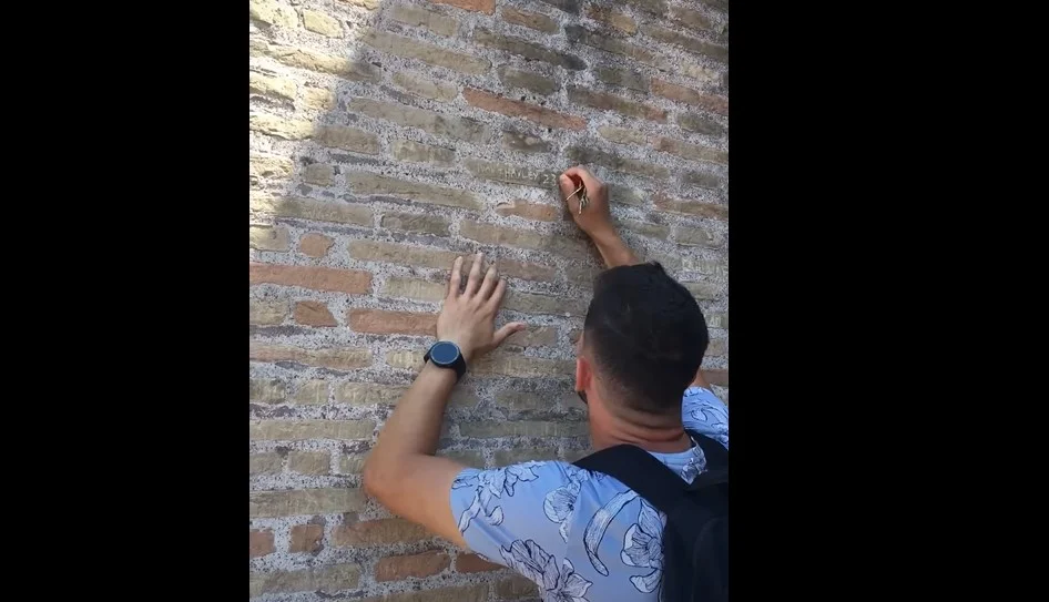 Κολοσσαίο: Εντοπίστηκαν οι ύποπτοι για βανδαλισμό του μνημείου – Κάτοικοι Μπρίστολ σύμφωνα με τις ιταλικές αρχές