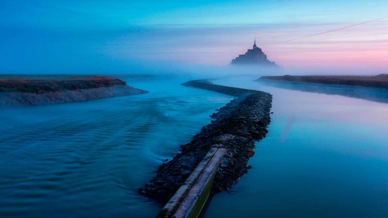 Mont Saint-Michel: Το επιβλητικό κάστρο 1.000 ετών που «ανατέλλει» στον Ατλαντικό Ωκεανό