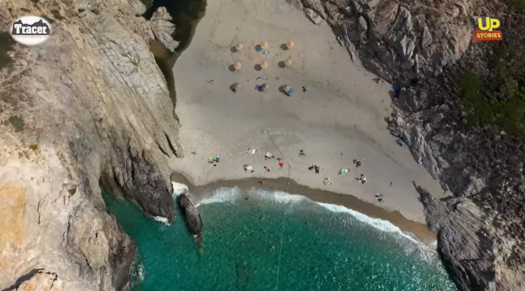 Νας: Η πιο επικίνδυνη παραλία της Ελλάδας με το μοναδικό σχοινί ασφαλείας (Vid)