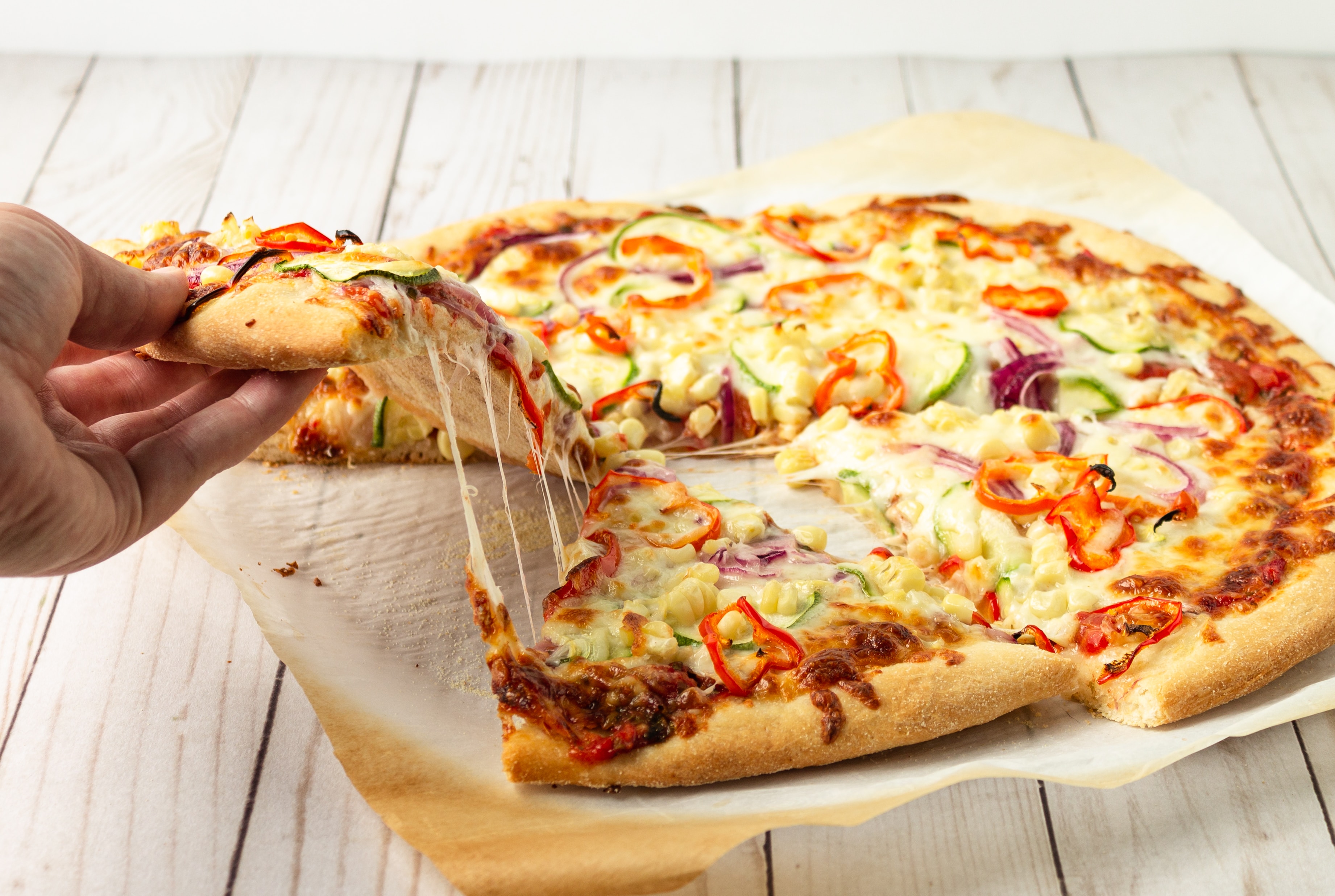 Απλά κόλπα που θα κάνουν την σπιτική πίτσα να έχει την πιο αφράτη ζύμη