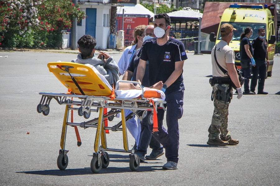 Πύλος: Άκαρπες οι ολονύχτιες έρευνες, μαρτυρίες για 100 παιδιά στο αμπάρι του πλοίου (vids)