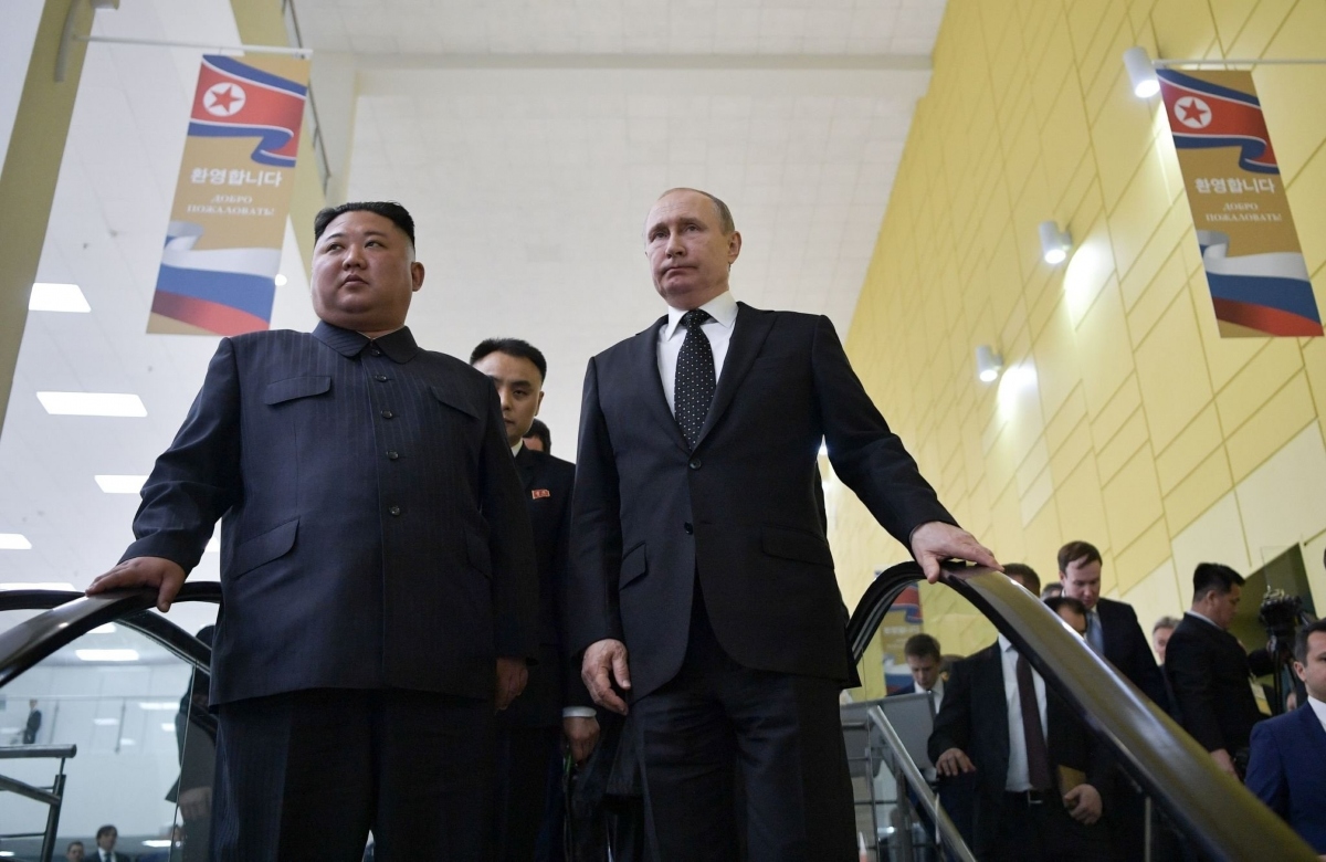 Ο Κιμ Γιονγκ Ουν ενισχύει τους δεσμούς του με τον Πούτιν