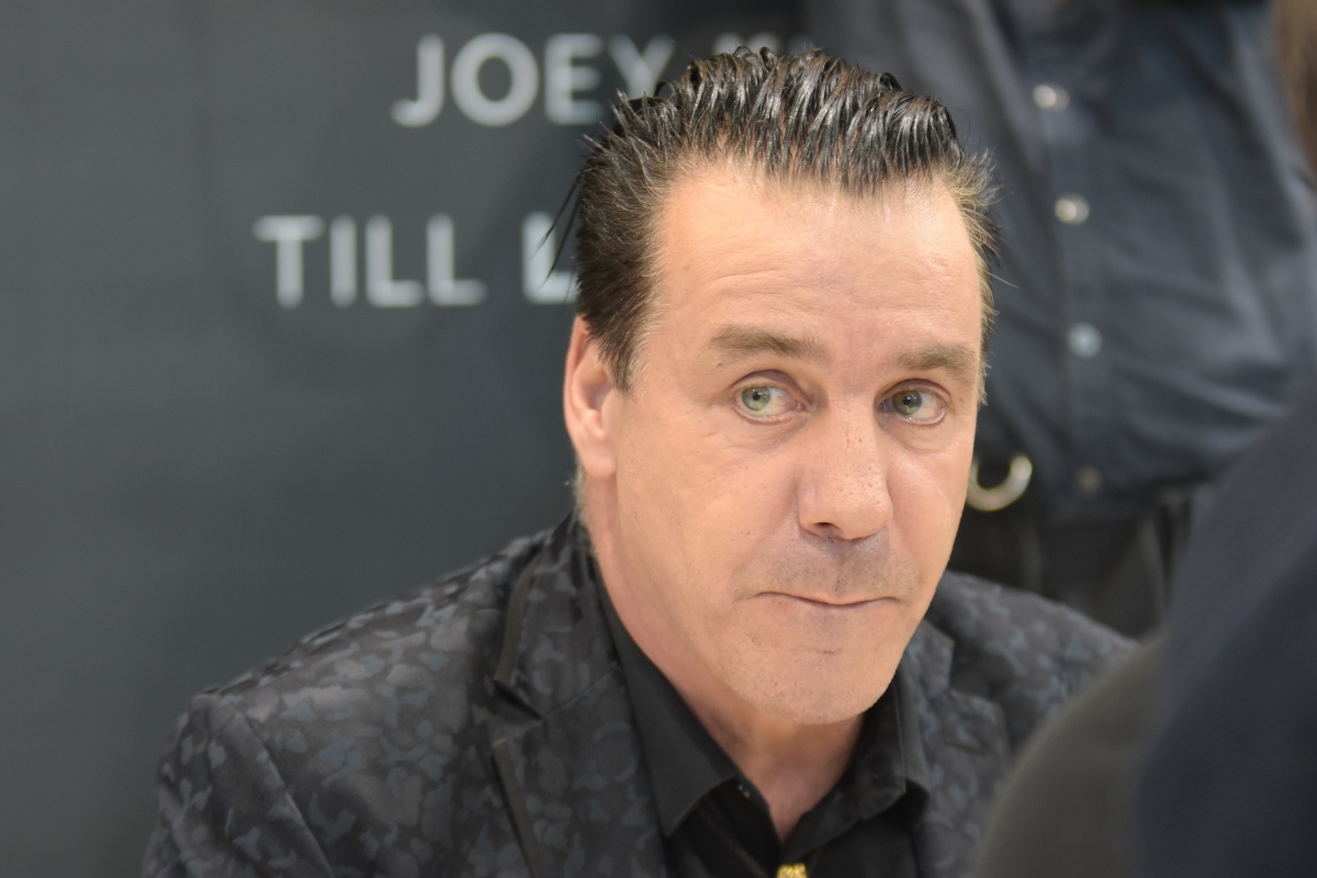 Rammstein: Έρευνα για τον Till Lindeman μετά από κατηγορίες σεξουαλικών επιθέσεων – Το συγκρότημα «στρατολογεί» γυναίκες πριν τις συναυλίες